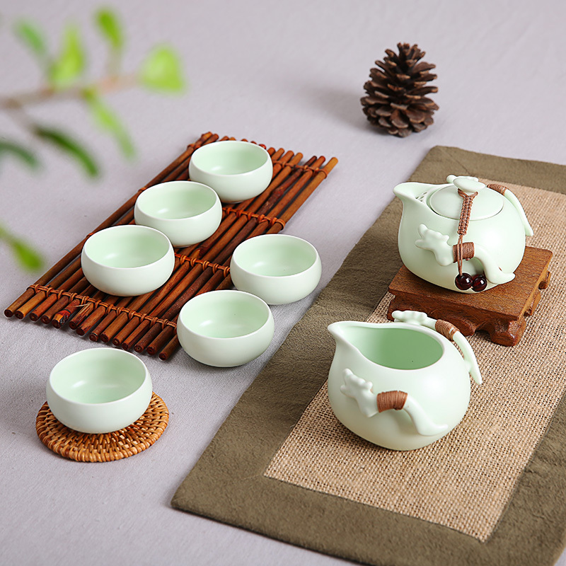 精美茶具套裝與化妝品 品味與涵養(yǎng)的優(yōu)雅提升
